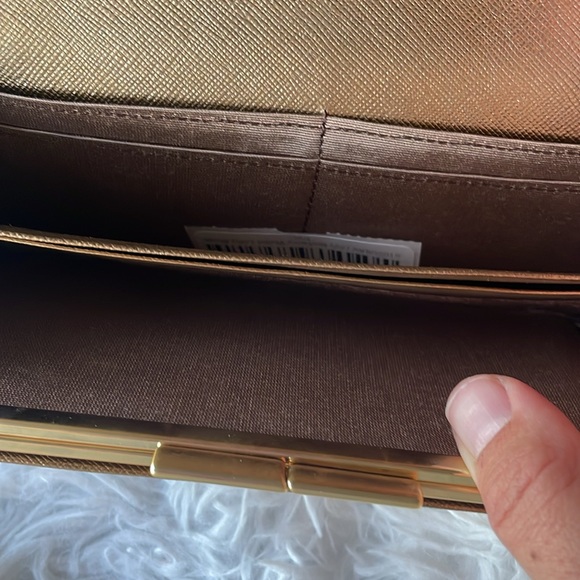 LIKE NEW AUTHENTIC BURBERRY LONG WALLET GOLD CHECKER PATTERN - Picture 7 of 10